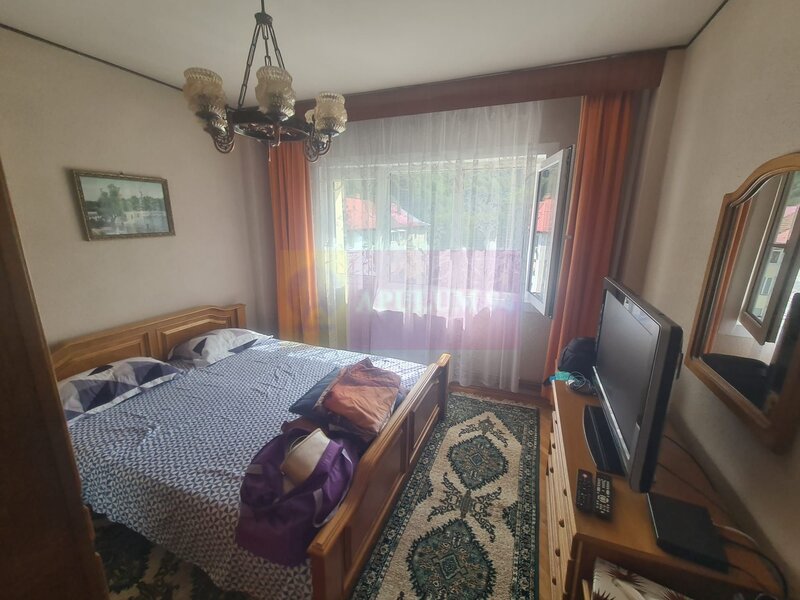 Apartament cu 3 camere de vanzare in Sinaia
